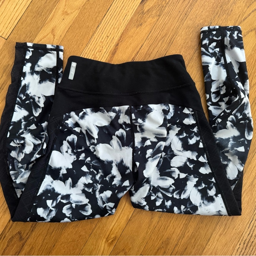 Zella Kids Black and White Floral Leggings - Picture 8 of 9
